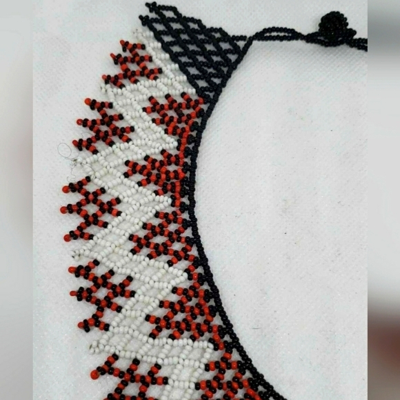 Handcrafted seed bead necklace - Picture 4 of 7